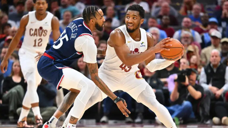 2025 NBA playoff picture: Standings, projections, who's clinched as Cavaliers pick up 60th win
