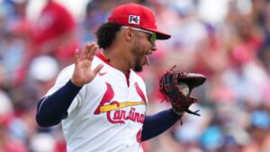 Cardinals' Willson Contreras chews on bat tape during at-bat to avoid automatic strike: 'It was a bad taste'