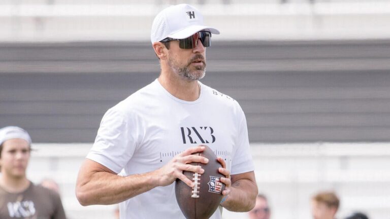 Aaron Rodgers future: Projecting contract offers from Steelers, Vikings, plus quarterback's big 2025 decision