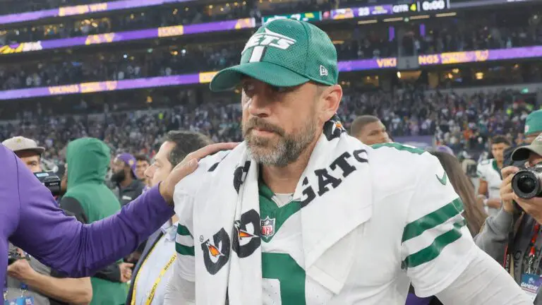 Buying, selling latest 2025 NFL QB rumors: Aaron Rodgers wants to join Vikings? Kirk Cousins bound for Browns?