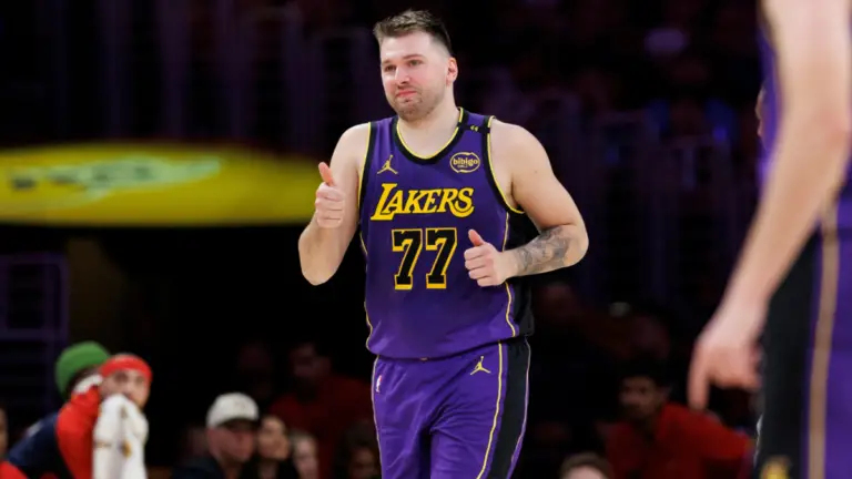 2025 NBA playoff picture: Standings, bracket, tiebreakers as Lakers secure spot, Warriors fall to play-in