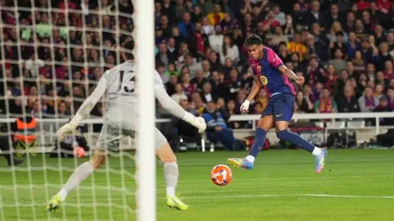 Barcelona build seven-point lead on Real Madrid ahead of El Clasico, put up 40 shots in narrow 1-0 victory