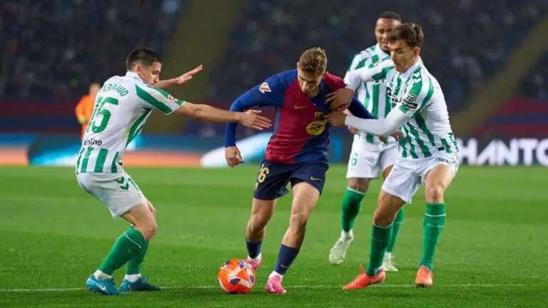Barcelona waste chance to take control of La Liga race: Real Madrid lose to Valencia, but damage limited