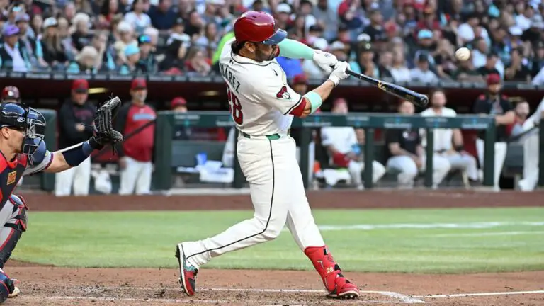 Eugenio Suárez homers four times in loss to Braves as Diamondbacks slugger joins select company in MLB history