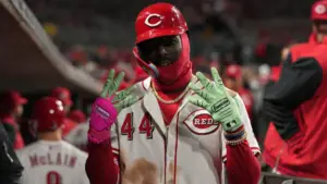 Reds' Elly De La Cruz has career night, including 436-foot moonshot homer, in blowout win over Rangers
