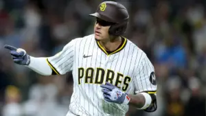 WATCH: Padres' Manny Machado homers after Cubs drop two foul popups during same at-bat