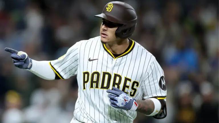WATCH: Padres' Manny Machado homers after Cubs drop two foul popups during same at-bat