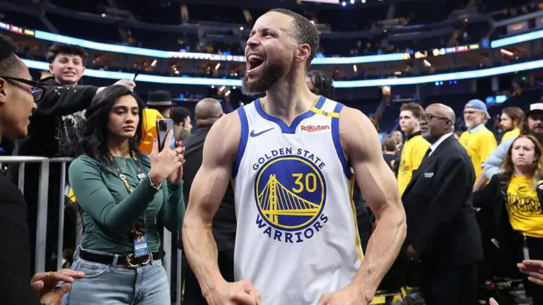 Warriors get superhero showing from Stephen Curry, but unsung heroes quietly save the day