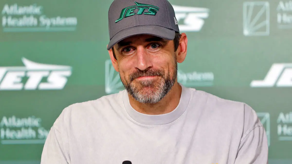 Aaron Rodgers drops biggest hint yet that he plans on signing with an NFL team in 2025 that might be Steelers