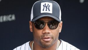 Giants QB Russell Wilson shows up to support Yankees in Subway Series