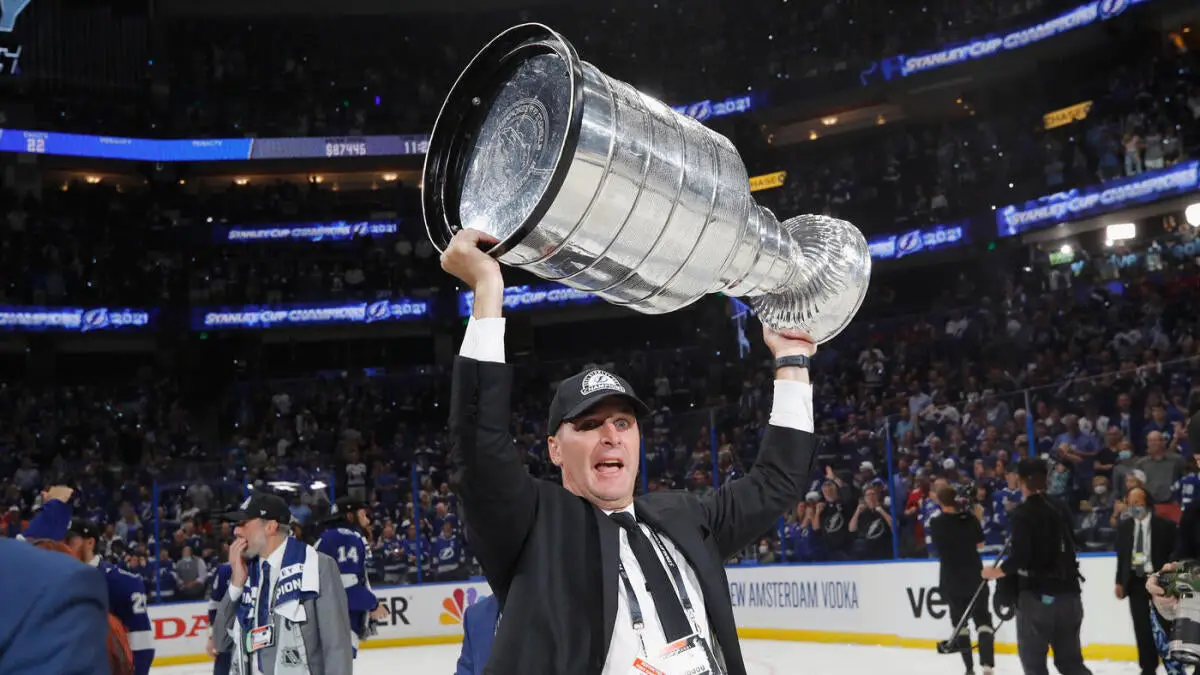 Islanders expected to hire Mathieu Darche as general manager: Front office exec won two titles with Lightning