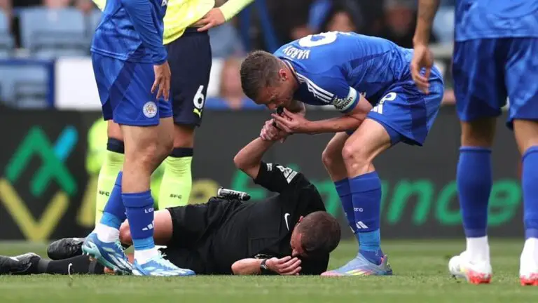 Jamie Vardy takes injured referee's whistle, blows it to stop Premier League game so official could get help