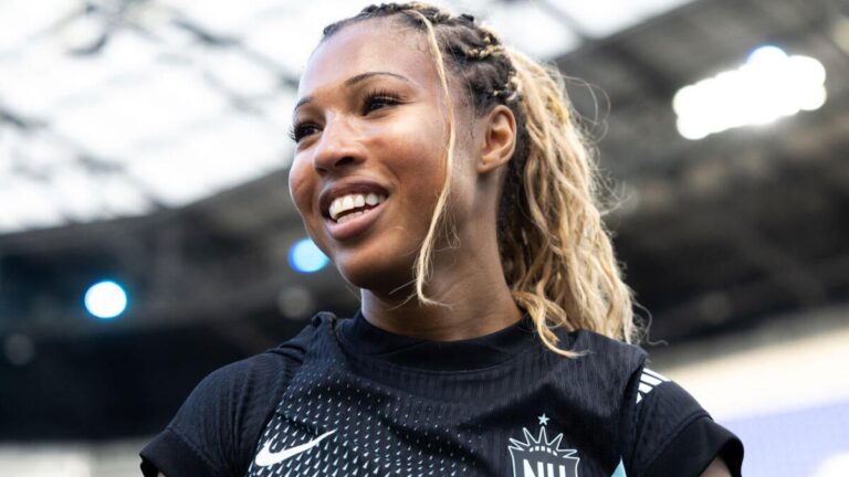 LOOK: Gotham FC forward Midge Purce makes Broadway debut in 'Chicago' during NWSL season