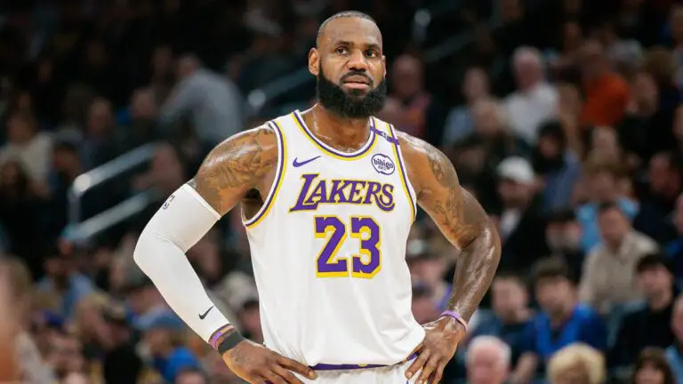 LeBron James not expected to consider significant pay cut, per report, and that poses problems for the Lakers