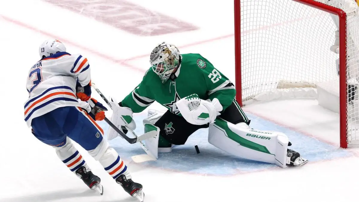 Pete DeBoer's explanation for pulling Jake Oettinger in elimination game falls flat