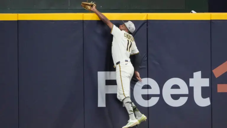 Twins' winning streak snapped at 13 as Brewers hang on thanks to Jackson Chourio home run robbery