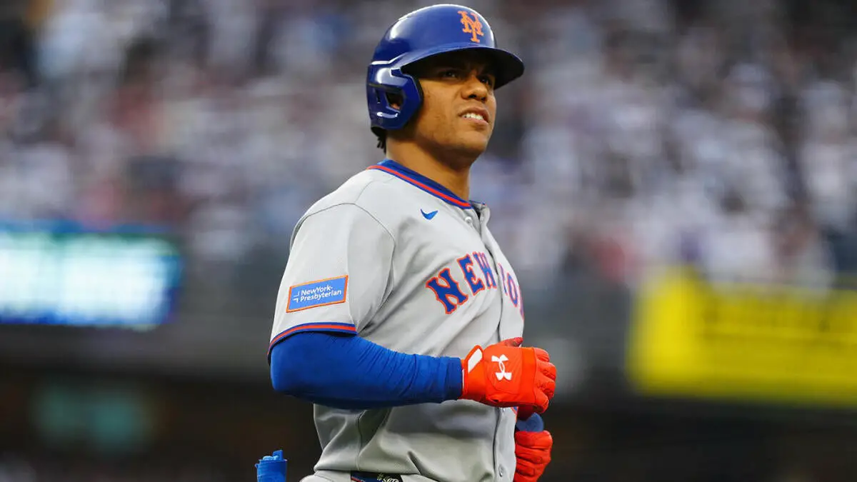 WATCH: Juan Soto playfully salutes booing Yankees fans in his first visit to the Bronx since joining Mets