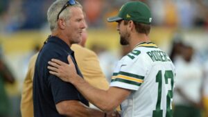 Comparing Aaron Rodgers' drama-filled offseason with Brett Favre's in 2008, what QB can learn from predecessor