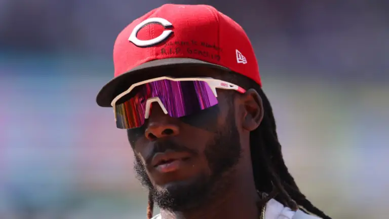 WATCH: Reds' Elly De La Cruz honors late sister after hitting home run vs. Cubs, a day after her death