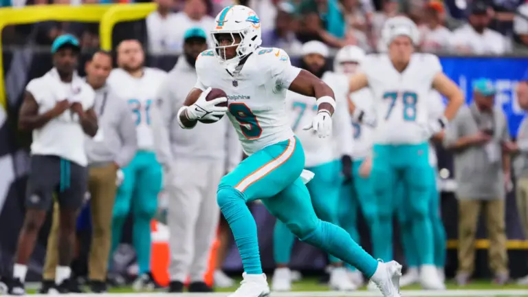 Steelers acquire Jonnu Smith from Dolphins: Why he helps Aaron Rodgers as do-it-all weapon