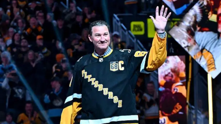 Mario Lemieux-led ownership group is 'very interested' in buying back the Penguins, per report