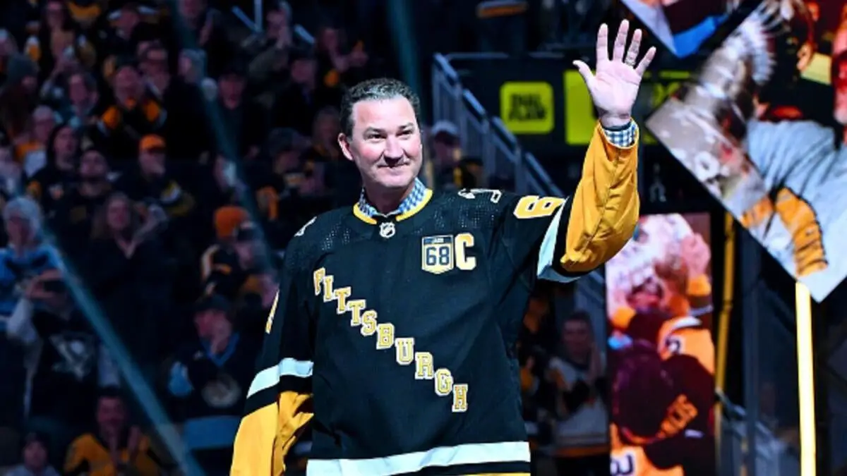 Mario Lemieux-led ownership group is 'very interested' in buying back the Penguins, per report