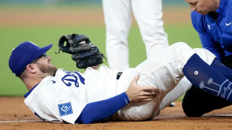 Max Muncy injury: Dodgers infielder placed on IL after nasty collision at third base vs. White Sox