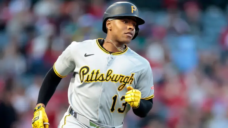 Reds acquire Ke'Bryan Hayes, star defensive third baseman, from Pirates in MLB trade deadline move