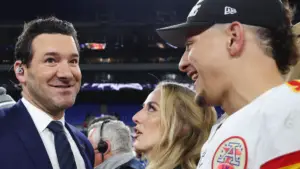 Tony Romo debates 'dynasty is over' labels for Chiefs, explains why Kansas City should worry opposition