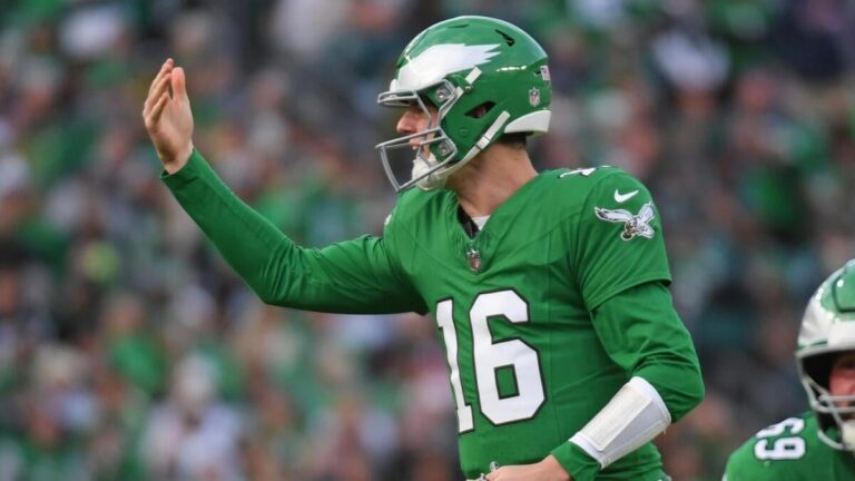 How former Day 3 Eagles pick became Jalen Hurts' confidant in quarterback room